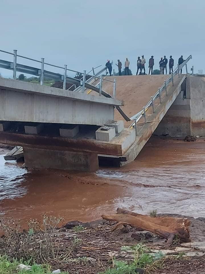 MKanchory's tweet photo. Another blunder another loss. Lenku’s only project has collapsed. 110M paid in advance to his clansman for the work is a huge loss to the people of Kajiado County and to the Kenyan tax payer. Lenku is a failure. @ntvkenya @citizentvkenya  ,@kajiadonews @DCI_Kenya @EACCKenya https://t.co/NggCTUKrCT