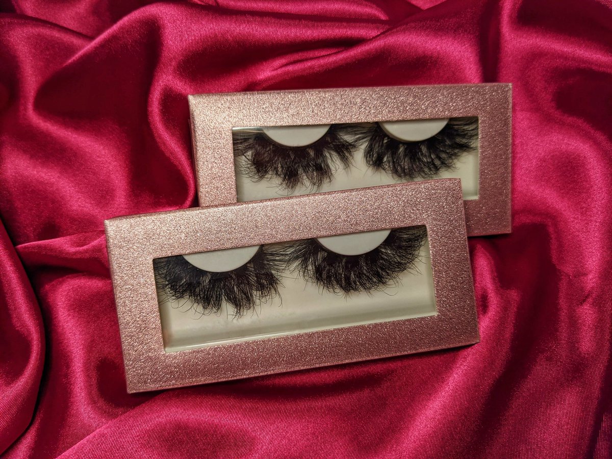 This style is straight out of our 20-22MM Lash Collection! This gives you that dramatic look minus the long length! Super full, curly &amp; lightweight style HOTTIE is available at LenellesLashes.com 😍 Use code LENELLE at checkout for💲off! #lenellesbabes #lenelleslashes