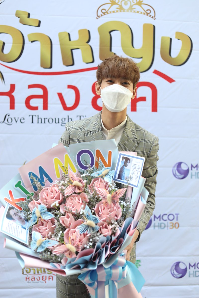 KIIMMONOFFICIAL's tweet photo. เอารูปมาฝากค๊าาาา ขอบคุณแทนพี่คิมด้วยนะงับ🙏🥰💜 
#เจ้าหญิงหลงยุ��� 
#ขุณขิมมอญ https://t.co/4aA5HaAowz
