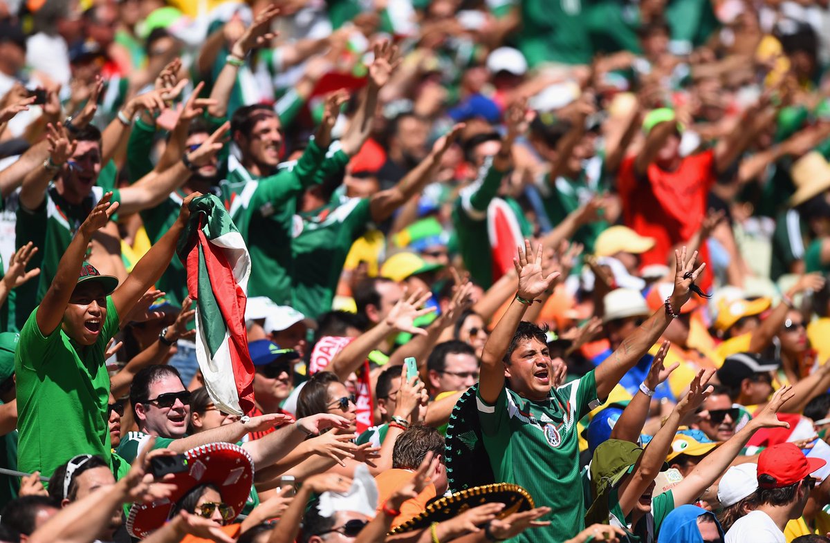 ChivAS1OO's tweet photo. La afición Mexicana en protesta contra Rusia 

*eeeeeeehhhhhhhhhhhhhhhhh
PUTTTTTTTTIIIIIIIIIIIIIIIN* 🤣😂😂 https://t.co/DVL8iNVtY9
