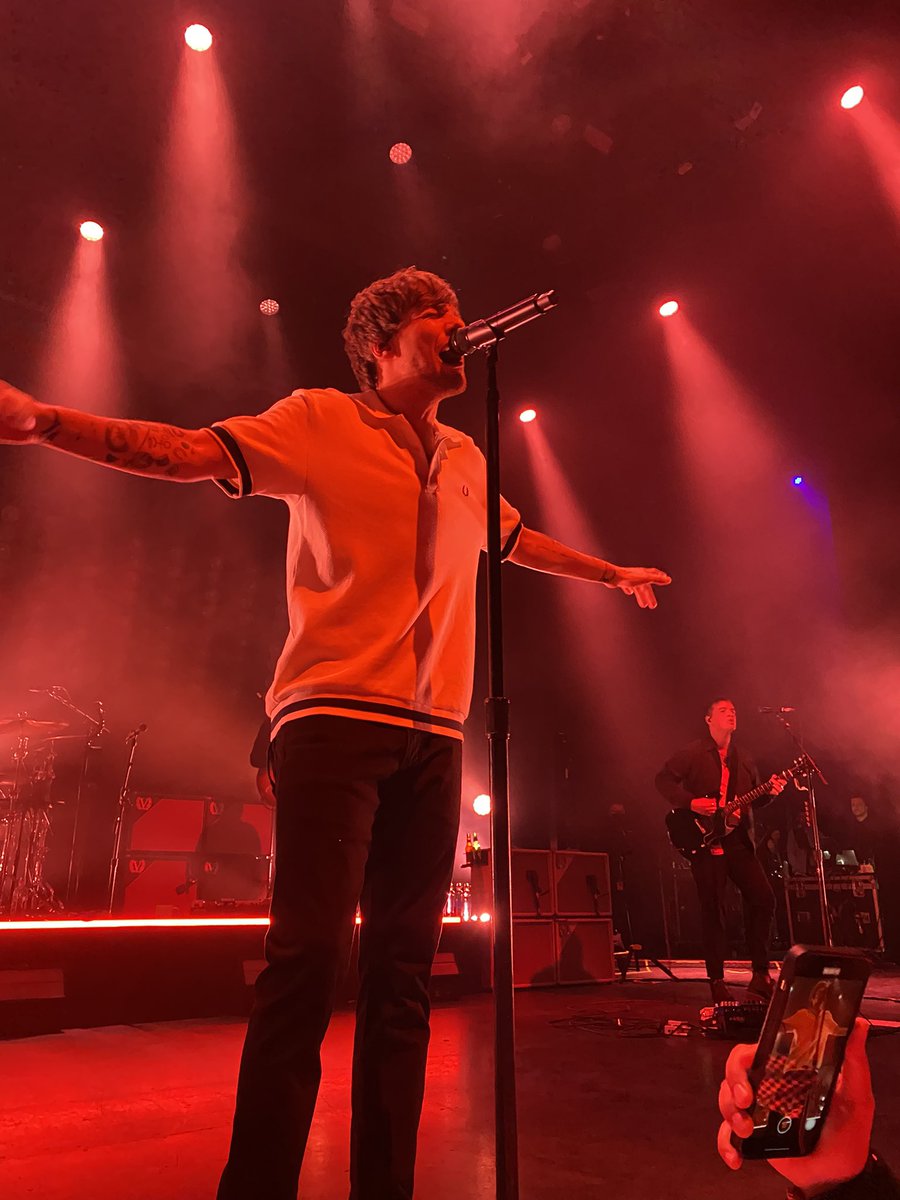 lwtdefenceless_'s tweet photo. ✨Best night ever✨#LTWTChicago https://t.co/zUIoN99L9R