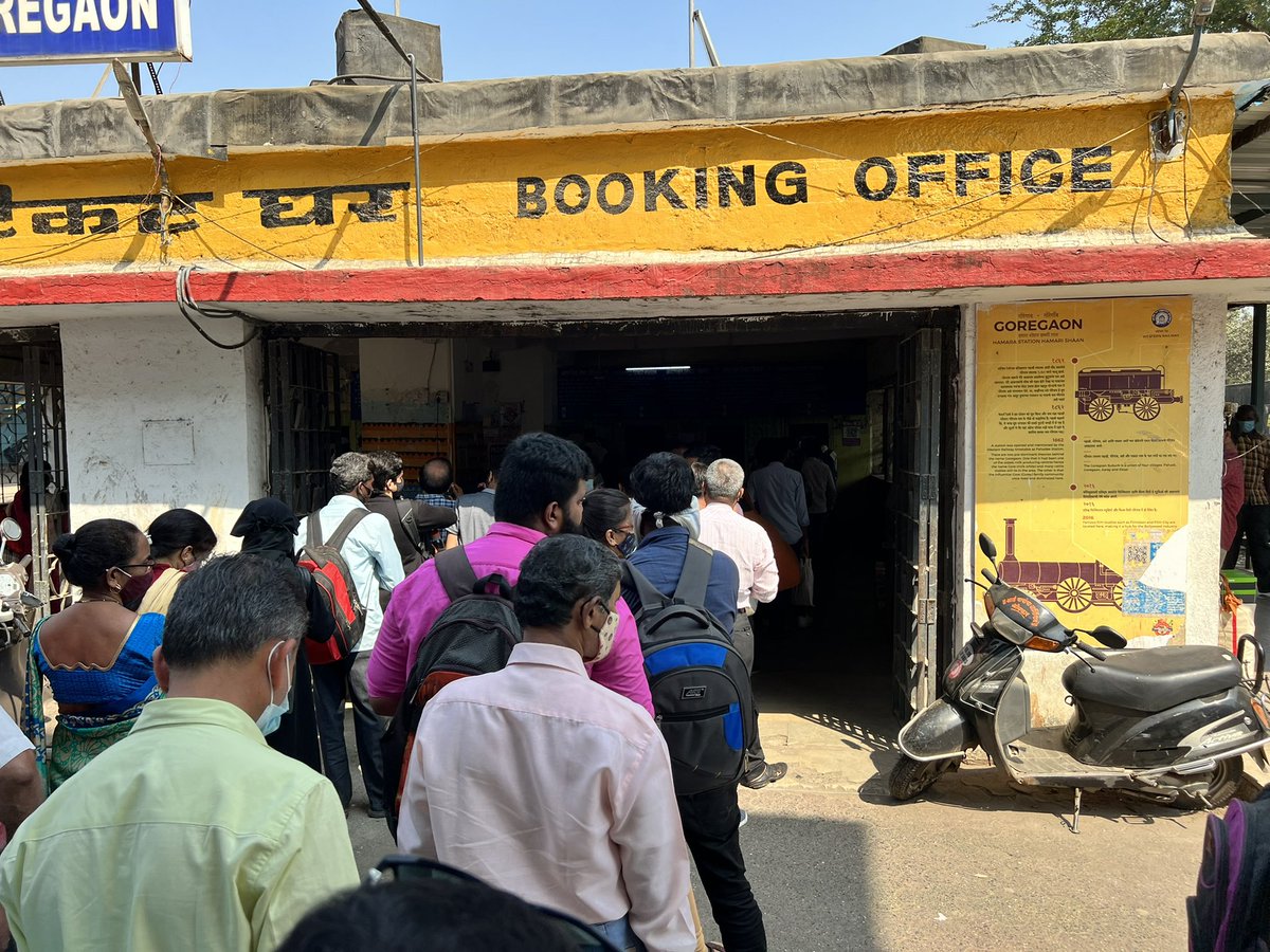 How is a person going to buy a train ticket ??? The line takes ages to move forward no social distancing , no e tickets !!! No contact less tickets !!! @WesternRly @mybmc !!! The is ridiculous!!! Senior citizens and everyone treated the same way !!! @AUThackeray @CMOMaharashtra https://t.co/jQQthB98z8