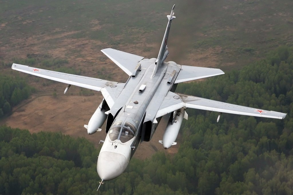  #Ukrainian Air Defenses have reportedly downed an  #Russian Su-24Ucrania anuncia el derribo de un SU-24 ruso  #Ukraine  #Rusia