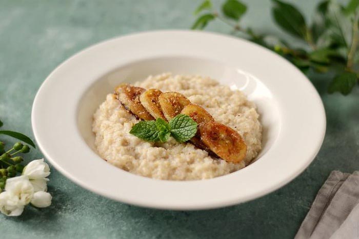 каша ячневая рассыпчатая. ячка каша. каша из ячневой крупы. ячневая каша на воде. каша из ячневой крупы.