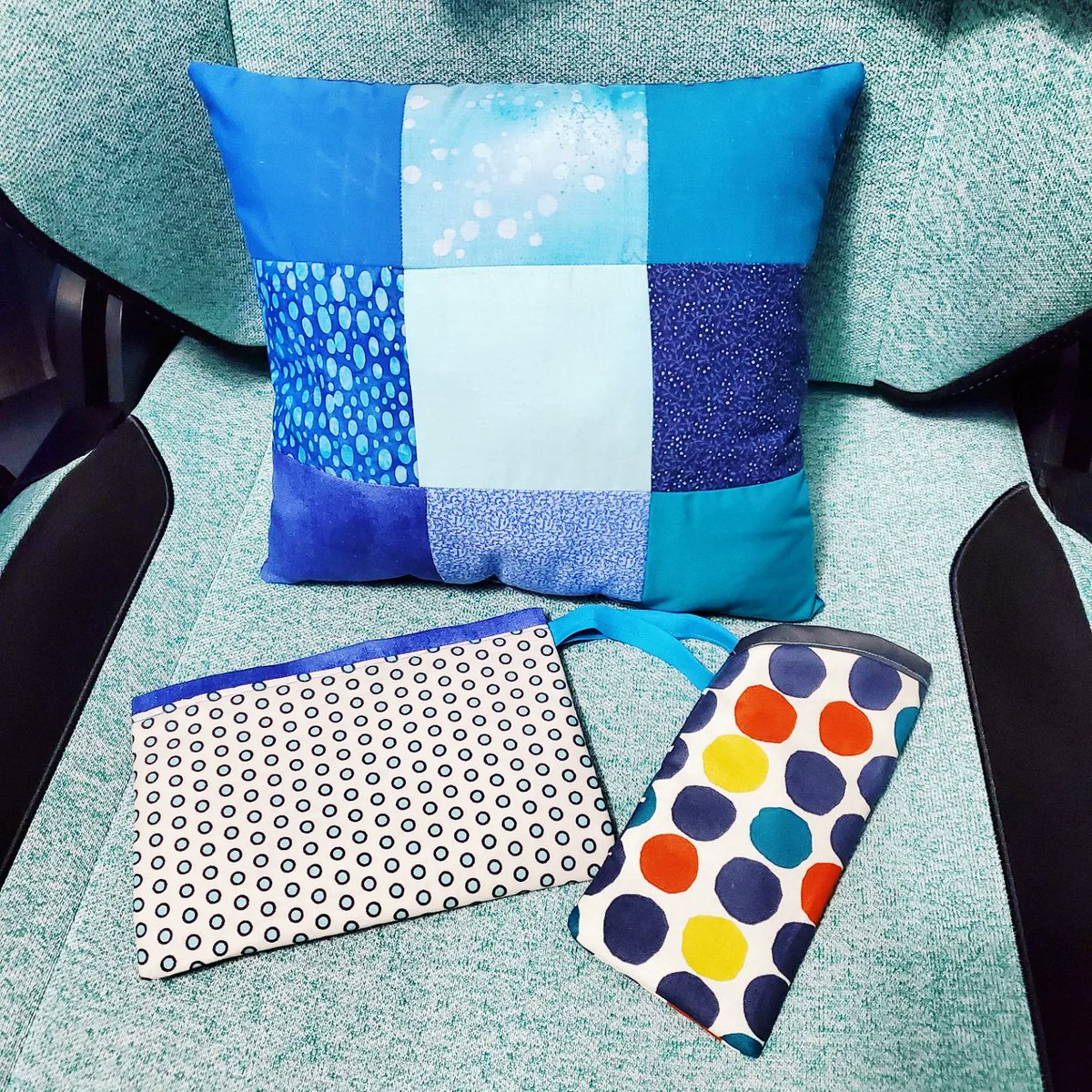 madilynjoy's tweet photo. Tonight was the last night of my sewing class I've been taking this month. Really enjoyed learning some basics and making a couple projects in some unsurprising colors ๐
#happymadi #sewing #sewingbeginner https://t.co/pEz3xTbbKm