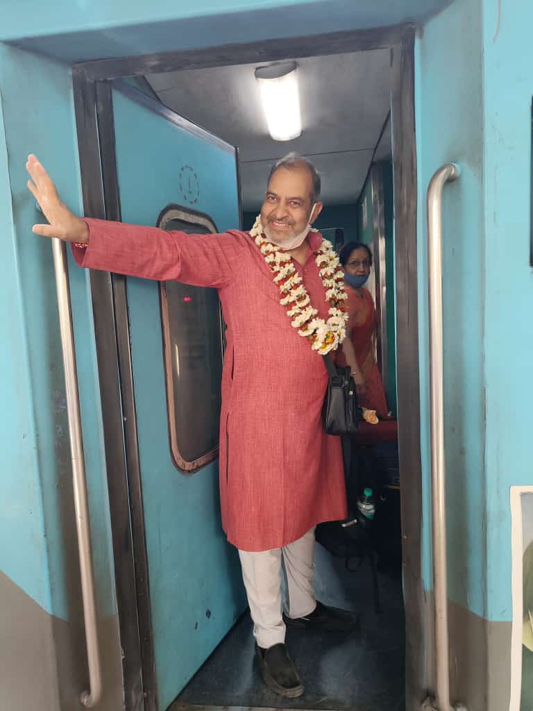 DRRAGHAV13's tweet photo. श्रीराम वनगमन काव्य यात्रा के लिए प्रस्थान करते हुए राष्ट्र कवि श्रीः योगेंद्र शर्मा। श्रीलंका से आयोध्या। 
जय श्रीः राम 
#JaiHind
#jaishreeram
#shreeraam 
#YogiAdityanath 
#bhagwa 
#Hanuman https://t.co/2X0RhIyqwO