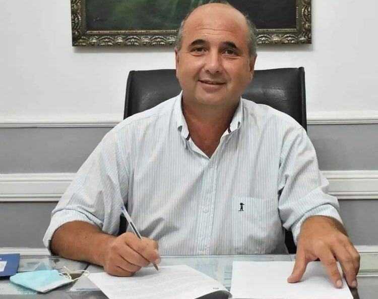 [GUERRA] Caram aprovecha el envión “Le declaramos la guerra a Curuzú Cuatía, vamos a tomar su territorio, salvo los palos”  - Minuto Mercedes ✍ ow.ly/98ndn577249