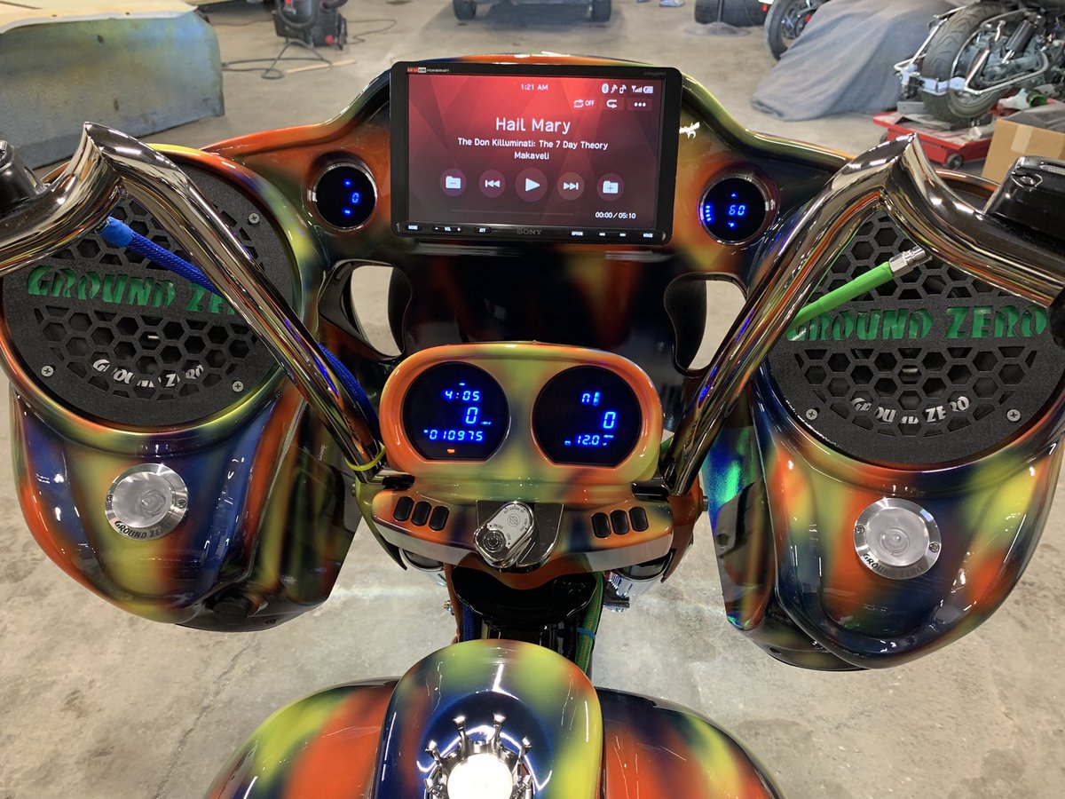 SamsCustomCycle's tweet photo. Time to hurt some feelings. #baggeraudio #Painful #bigwheelbagger #harley #harleydavidson #customroadglide #Savage #harleyaudio #groundzero #soundigital #mineslouder #tryharder #dontblendinstandout #machomanrandysavage #custompaint #customstereo #cylentcycles #justwritetheticket https://t.co/QrAkiaqJaU