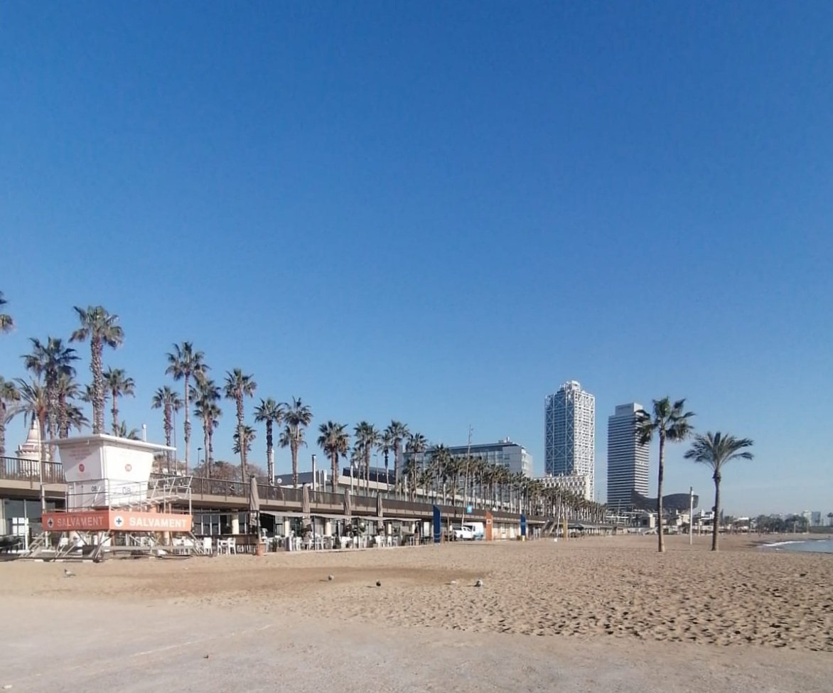 Not much change in the #Barcelona #Weather today, still clear and bright at around 17°c 62°f.