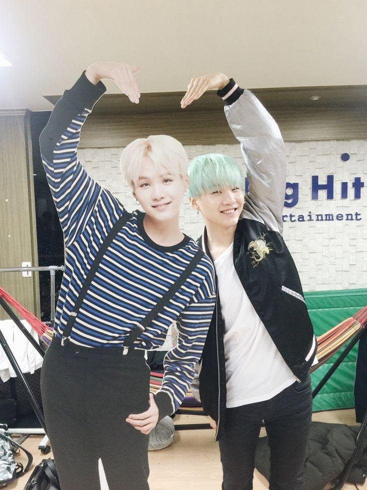 ✨ #GENIUSinterlude GA ✨ sponsored by our chingu!

Win 1 Deluxe Suite for MYG DAY '22
- MBF <a href="/chickensutock/">chickensutock 🤡🐓</a> + instagram.com/chickensutock
- RT &amp; like
- Tag friends + reply your fave Mint Yoongi pic
- Answer forms.gle/EMm6VqYLd13Gis… for entry to count

Winner announcement 3.2