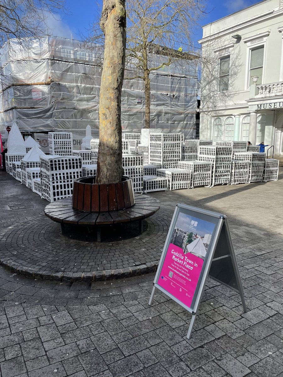 tweetingRH's tweet image. Blue skies for @wrasuk here in #basingstoke after the wettest outdoor arts get in ever! Bring on Godzillatown #lovebasingstoke @BasingstokeGov