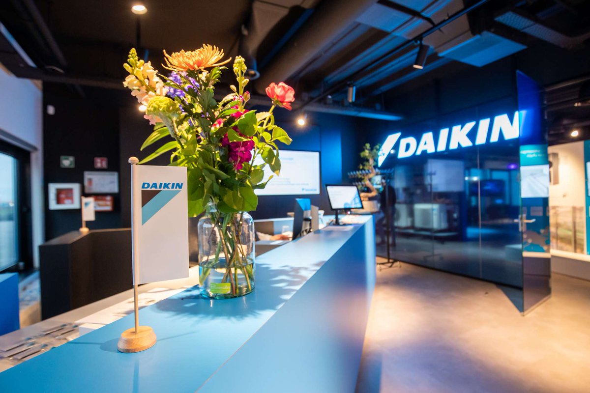 DaikinNL's tweet photo. Vorige week heeft Daikin officieel de deuren geopend van het eerste Experience Center. Bezoekers zijn welkom om de nieuwste Daikin-innovaties te komen ervaren. Voor meer informatie en het inplannen van een afspraak, ga naar https://t.co/x8mEmWYgi5 #ExperienceCenter #Daikin https://t.co/laTeAIQhm9