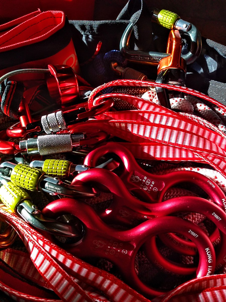 Lots of lovely shiny new kit goes out on Friday! New metal work, ropes, slings, it's like Christmas and a birthday all at once 😂
💯 adventures guaranteed ⭐⭐⭐⭐⭐
abseilingderbyshire.co.uk
#monsaltrailabseil #millersdaleabseil #derbyshireabseil #abseilingderbyshire #monsaltrail
