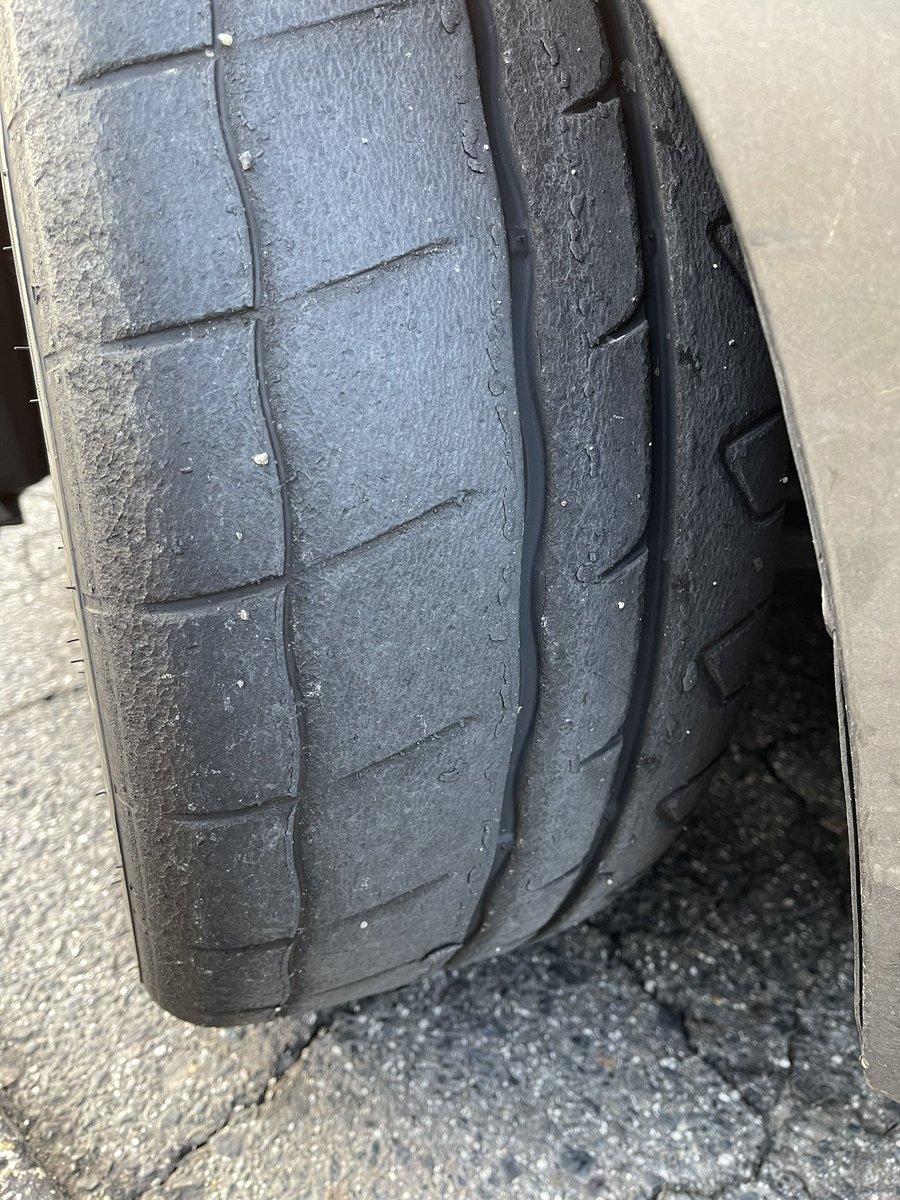 Do_naoshi's tweet photo. 人柱？？？
KUMHOのV730を作手で試して来ました。

新品のA052とV730をそれぞれ同じホイールに組んで検証。

ベストタイムで比較すると、0.168かな？

金額考えると、結構良さげでしたよ？
どっちも初めて使ったので、セッティング決まればもっと出るとは思います。

これもTW200です。

#KUMHO
#V730 https://t.co/x7Uc1G0b4l