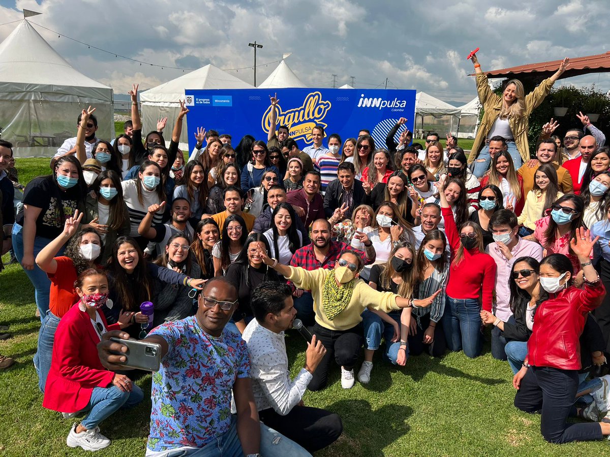 #iNNpulsa10Años| En <a href="/InnpulsaCol/">iNNpulsa Colombia</a> estamos de celebración, hoy cumplimos 10 años trabajando por el desarrollo y fortalecimiento de los emprendedores e innovadores del país. 
A todo el equipo de iNNpulsa y a los que han hecho parte de esta gran familia, gracias. #QueLosCumplaFeliz