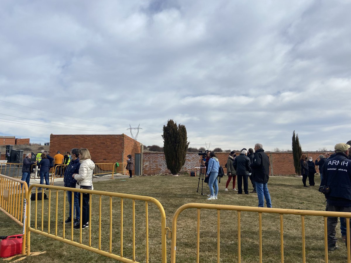 olgarodriguezfr's tweet photo. Mucha gente acompañando a las familias en la prospección en Villadangos en busca de las 85 personas desaparecidas en 1936. 

@ARMH_Memoria #memoriavilladangos https://t.co/CIUte5r2uB