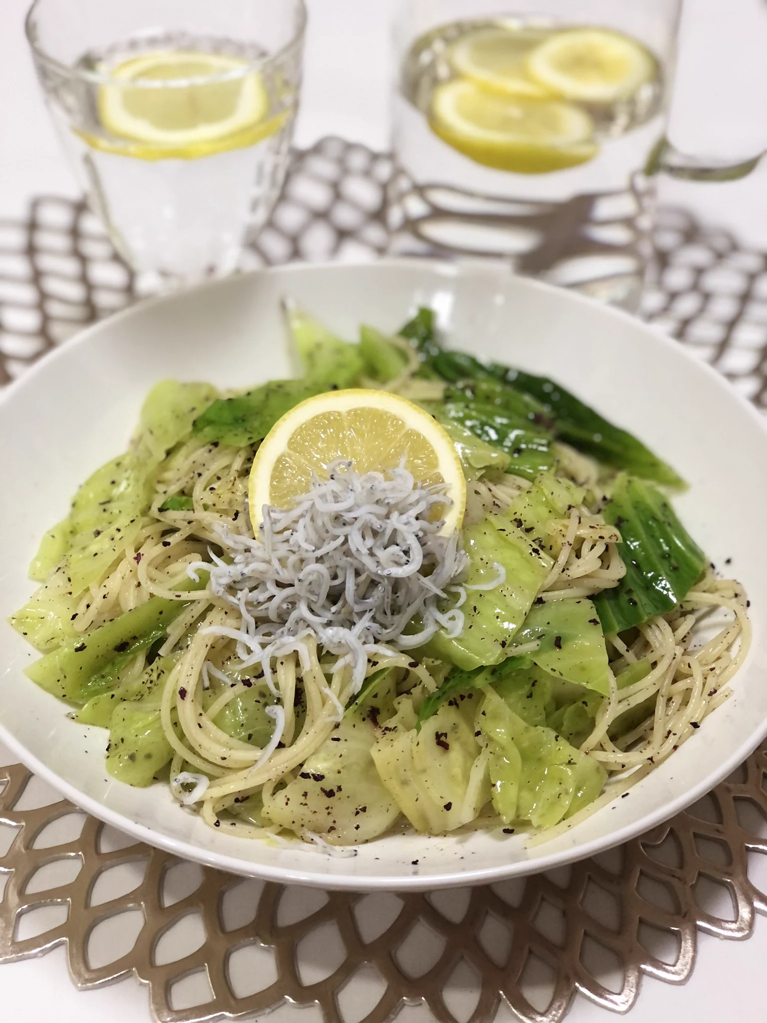 今夜の夕食は
しそ乃粉とキャベツのパスタです
やまつ辻田さんの｢しそ乃粉｣は
最高級の南高梅と
伝統海塩が使われていて
花びらみたいに優しい香り
(*´艸`*)🌸
キャベツとの相性も抜群🥬
皆様にとって
幸せな夜でありますように🌟
#おうちごはん #晩ごはん
#やまつ辻田
