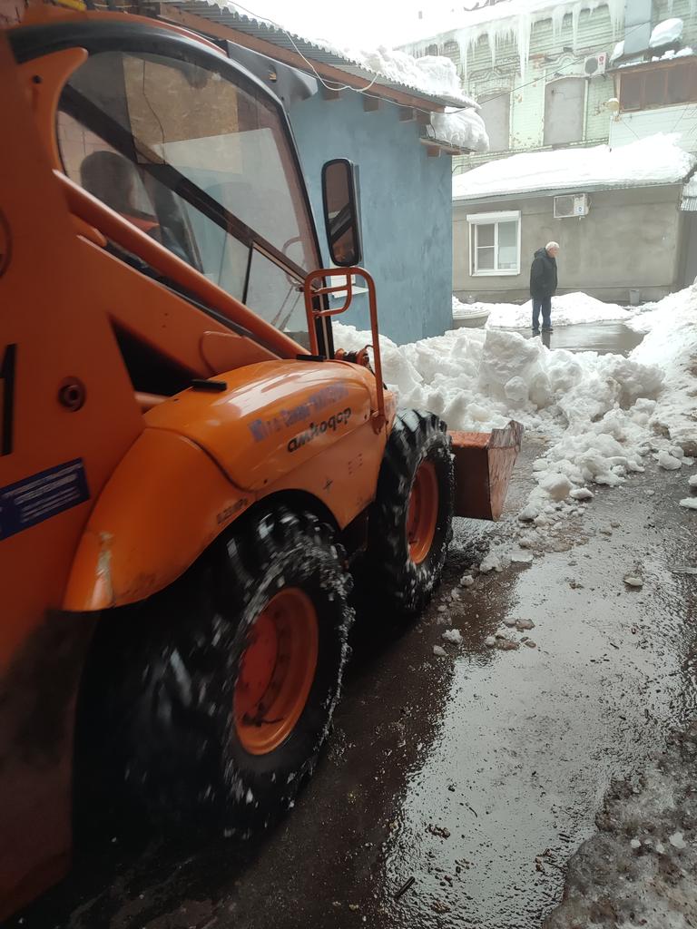 Расчистка <a href="/MPZHILSERVIS/">МП г.о. Самара"Жилсервис"</a> дворового проезда на ул Галактионовской, 20/67. <a href="/rradyukov/">Роман Радюков</a> <a href="/AdmSamRna/">Администрация Самарского внутригородского района</a>