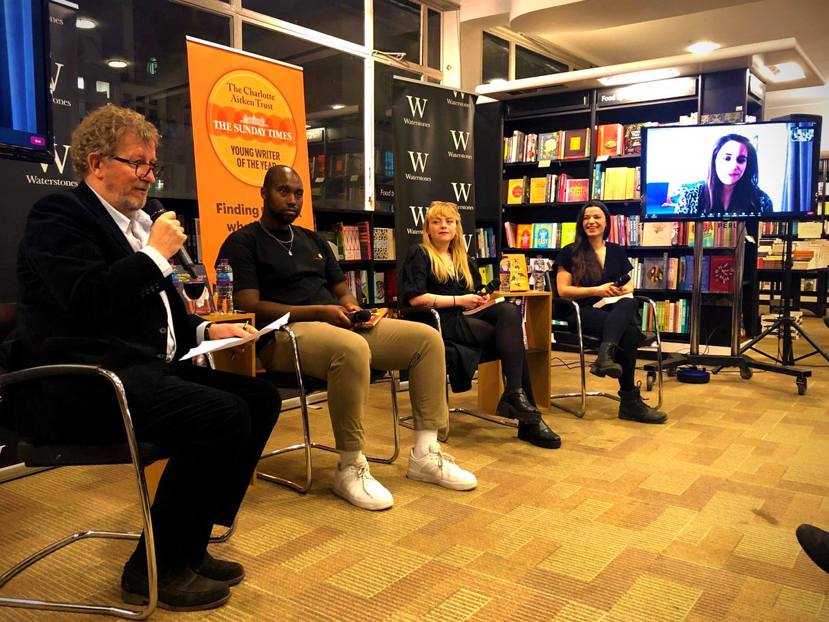 We had such a brilliant time last night at @WaterstonesPicc, with @SebastianFaulks in conversation with the 2021 @YoungWriterYear shortlist.

Join us online tonight from 7:30pm when the winner will be announced.

#YoungWriterAward