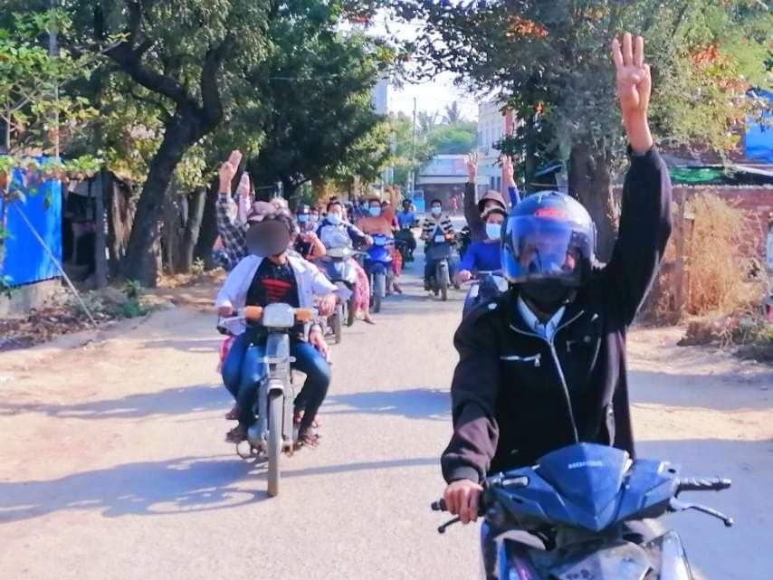 pinkythwe's tweet photo. Anti-coup revolutionary motorcycle strike in Sagaing's Monywa Twp as usual. 🪧  #2022Feb24Coup #NoFlyZoneInMyanmar #WhatsHappeningInMyanmar https://t.co/GnJmblpDad