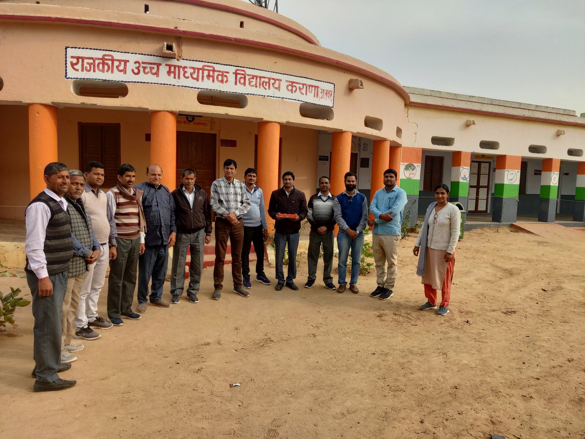 DrDeenDayal_'s tweet photo. आज उच्च माध्यमिक विद्यालय कराना,बानसूर में राजस्थान के लोकप्रिय मुख��यमंत्री श्री @ashokgehlot51 जी के द्वारा पुरानी पेंशन बहाली की खुशी मे स्टॉफ साथियों ने एक दूसरे का मुंह मीठा करवाया तथा मुख्यमंत्री श्री अशोक गहलोत जी का आभार व्यक्त किया। https://t.co/mRly00xM6X