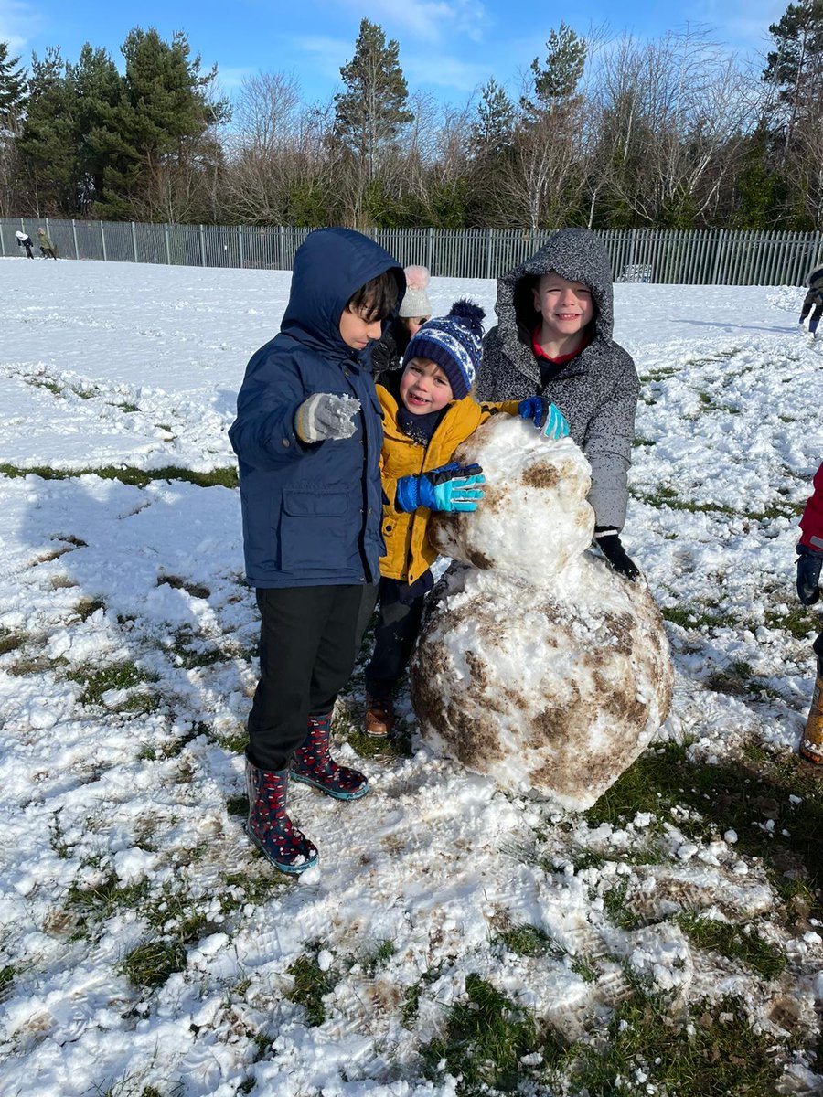 MissYoungDPS's tweet photo. Today Primary 2 have been out enjoying the snow with Mrs Totten! @dedridgeps https://t.co/obvrfKeubu