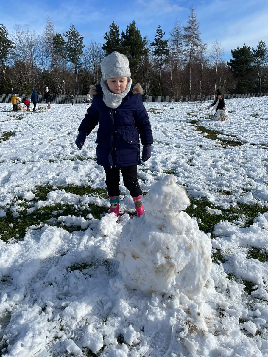 Today Primary 2 have been out enjoying the snow with Mrs Totten! @dedridgeps