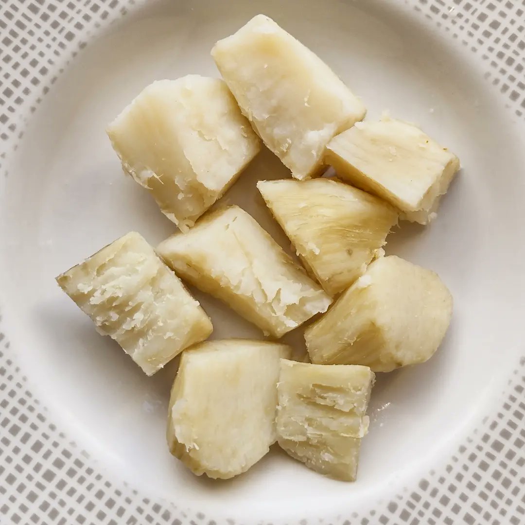 verdurando's tweet photo. CAFÉ DA MANHÃ COM 2 INGREDIENTES 🥰

**

PANQUECA DE BATATA DOCE
✓ 1 batata doce cozida
✓ 1 ovo

Amasse a batata doce e misture com o ovo. Depois leve na máquina de waffle ou na frigideira (4 min de cd lado). 

Bom apetite

Opcional: mel, canela e especiarias 🎯

#fit
#foco https://t.co/eY2Xz20PM4