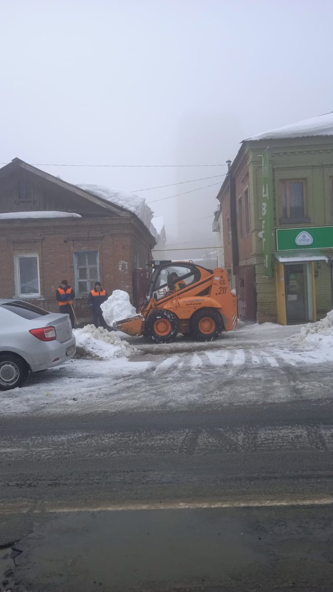 Вывоз снега с улицы Пионерской 35.
<a href="/AdmSamRna/">Администрация Самарского внутригородского района</a> 
<a href="/rradyukov/">Роман Радюков</a>