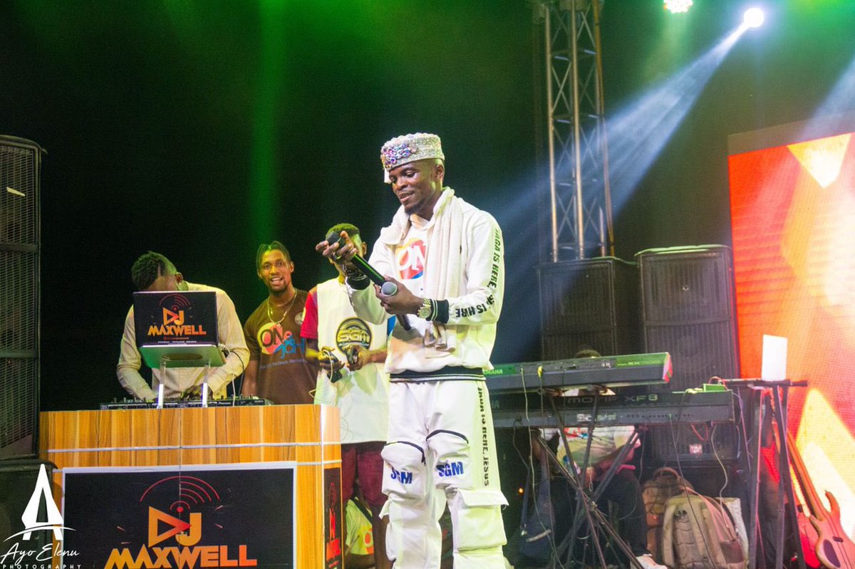 IamDJMAXWELL's tweet image. Cheers to Stardom...

#WeMakingProgress #GiantSlayer #UrOwambeDj #DjTohBadt

#ChairmanAmongDjs