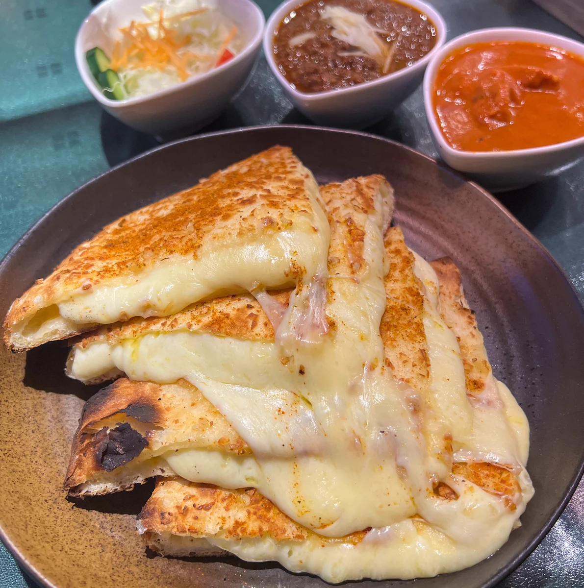 香ばしさ抜群のガーリックチーズナンを食べられるカレー店ソウルフードインディア‼