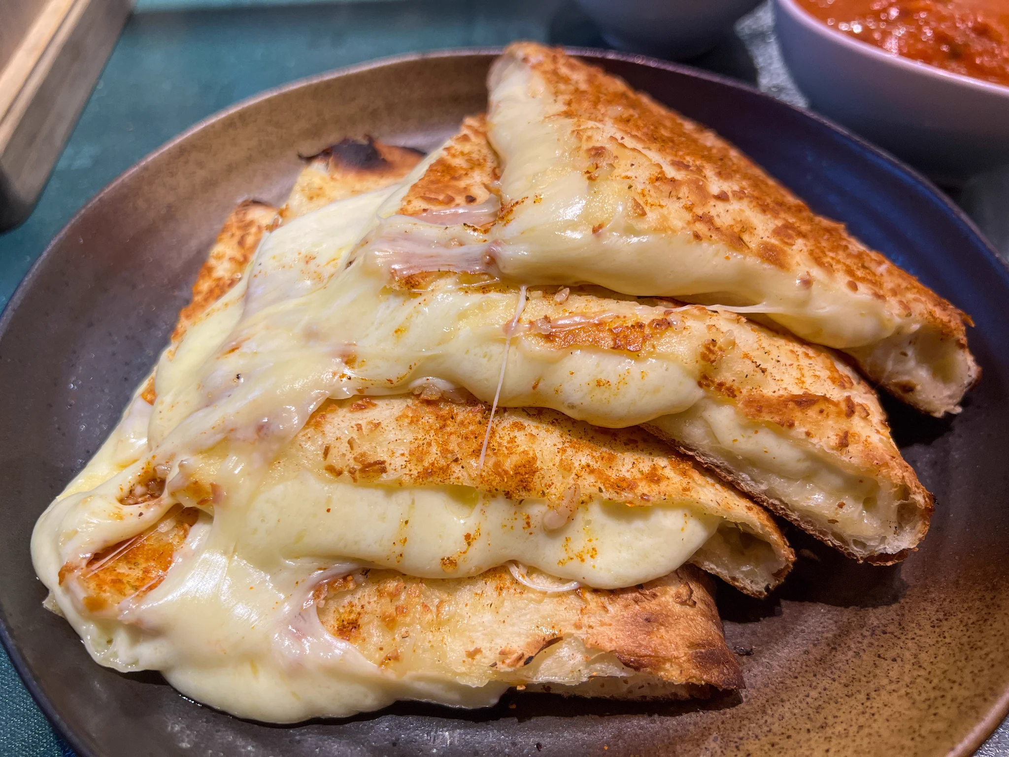 香ばしさ抜群のガーリックチーズナンを食べられるカレー店ソウルフードインディア‼