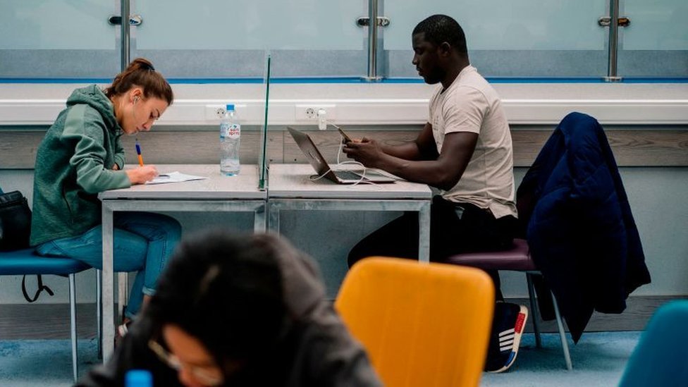 BBCAfrica's tweet photo. 'Seek shelter' Ghana tells its students in Ukraine, as Russian forces invade.
But this advice falls short of a student group's plea to remove them from the conflict zone altogether.
➡️: https://t.co/GW67VMNkmn
#BBCAfricaLive https://t.co/Xdsws67LJp
