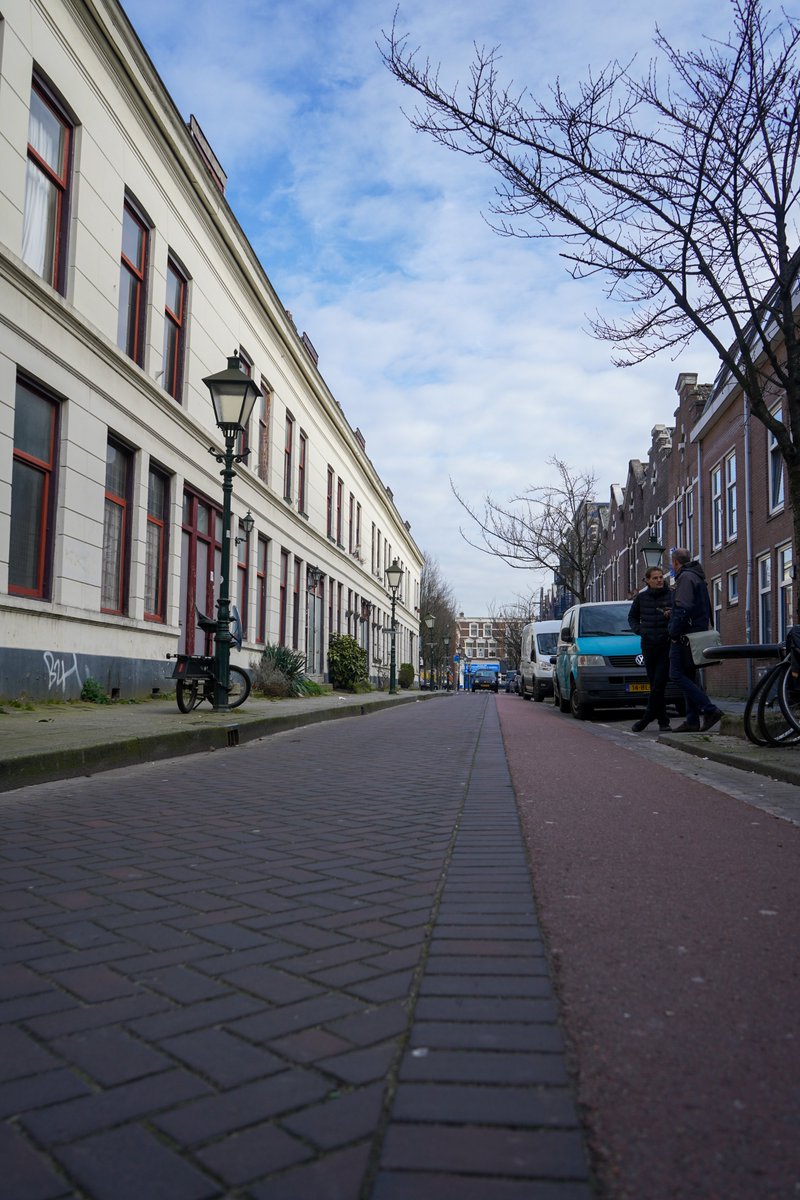 gerben_vandijk's tweet photo. Vanochtend ter plaatse een kijkje genomen bij #DeRoos. Een prachtig blokje oude cipierswoningen. Na aflopen opstalovereenkomst in 2010 is er logischerwijs niet zoveel gebeurd. Later vandaag spreekt #raad010 over de toekomst. Een #wooncooperatie of de markt op? https://t.co/mKftsSoGWZ