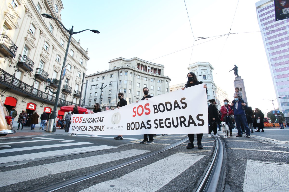 eheseasnpv's tweet photo. ¡Recordad que hoy nos vemos en la Asamblea General a las 19:00h. Donde los socios votarán por la próxima presidencia! Pincha aquí para ver dirección exacta: https://t.co/F566RMPJb7 👈

Foto: Custodio

#lasbodasnosunen #sosezkontzak #sosbodas #yosoyehese #niehesenaiz https://t.co/yk5dDKfehg