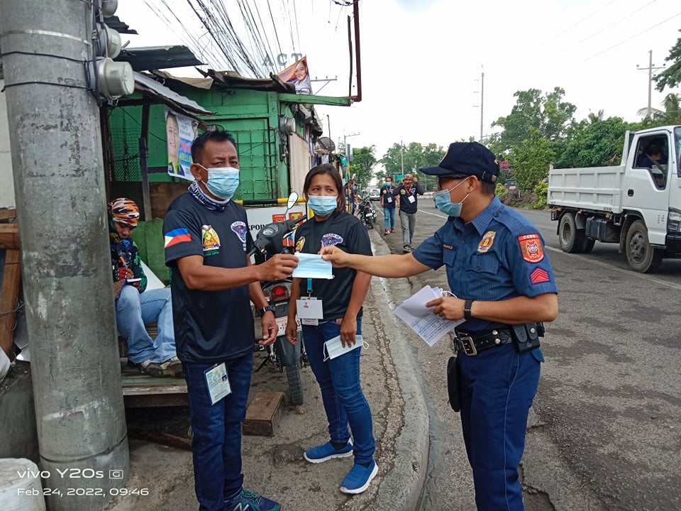 ccpo_ps7's tweet photo. DO THINGS FOR PEOPLE
GOOD DEEDS
#TeamPNP
#PNPKakampiMo
#WeServeAndProtect https://t.co/2wdbiKyEhx