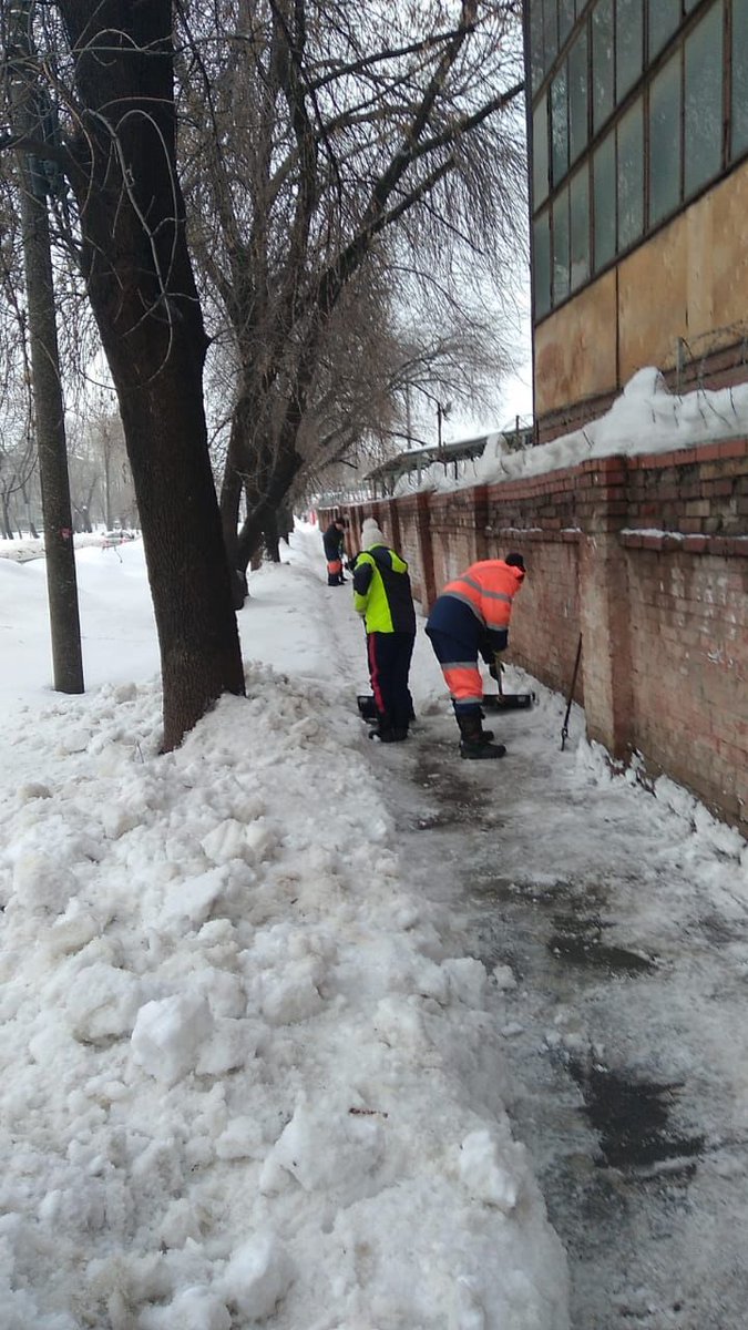 OOO_Kedr_1's tweet photo. Очистка тротуаров вручную Зубчаниновское шоссе @adm_kir63 @DepGorHozSamara @Rudakov_i_a https://t.co/2vJ4bvB9l1
