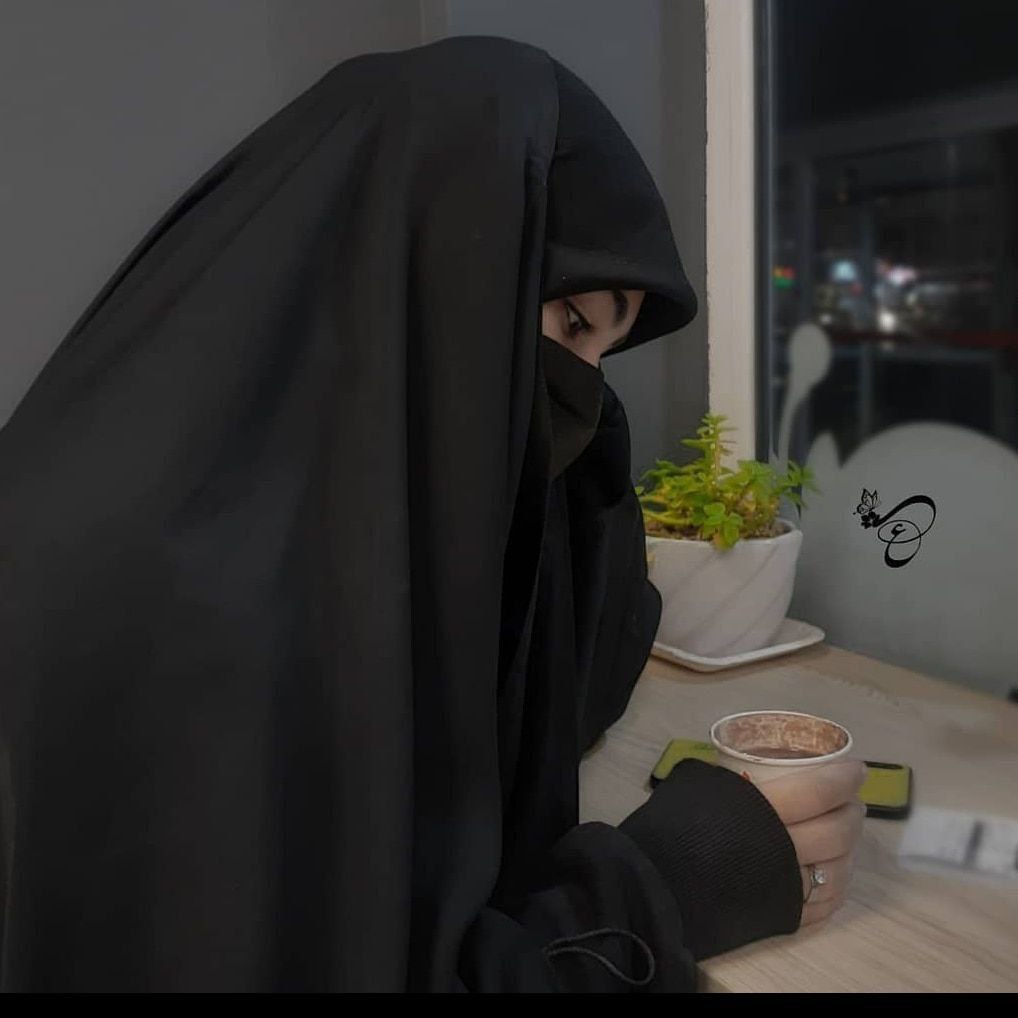 اللهمّ صلّ على محمّد و آل محمّد و نبّهني لذكرك في أوقات الغفلة و استعملني بطاعتك في أيّام المهلة و انهج لي إلى محبّتك سبيلا سهله
.الحمدلله على القناعه التي تجعلك ؛
ترى كل شيء خير من الله ..
#صباح_الخير