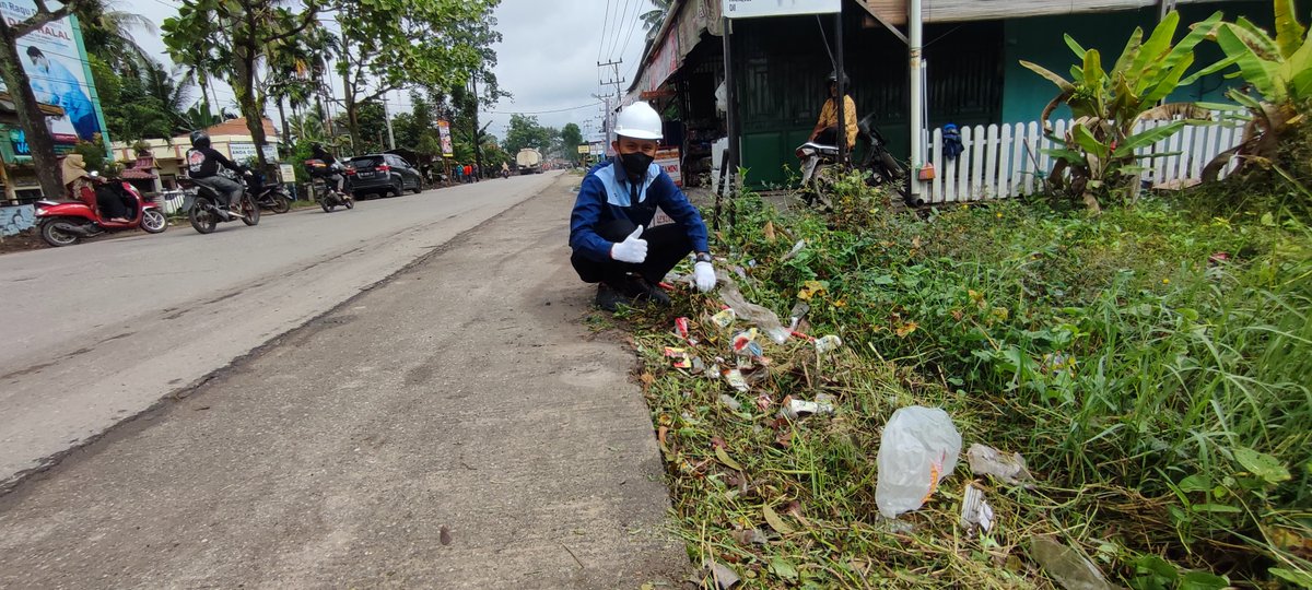 ISSINDO's tweet photo. Kegiatan ini dilakukan sebagai kontribusi pada masyarakat sekitar, serta menjaga kebersihan fasilitas umum dan mendukung kampanye #KeepIndonesiaClean di lingkungan. https://t.co/BMlr2r7Urh