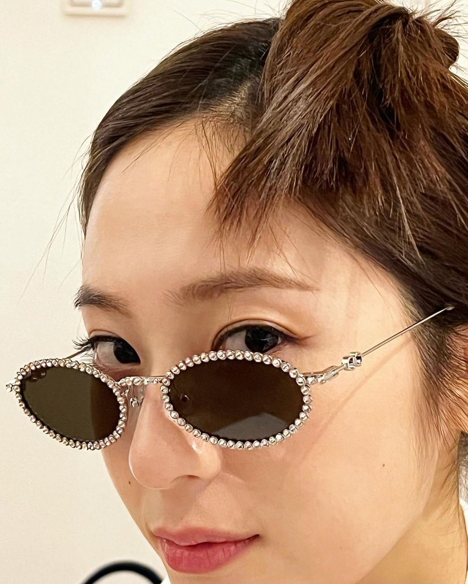 Iookeasy's tweet photo. krystal wearing lesyeuxdenini02 from jennie's jentle garden collection https://t.co/VaWDhwgGuw