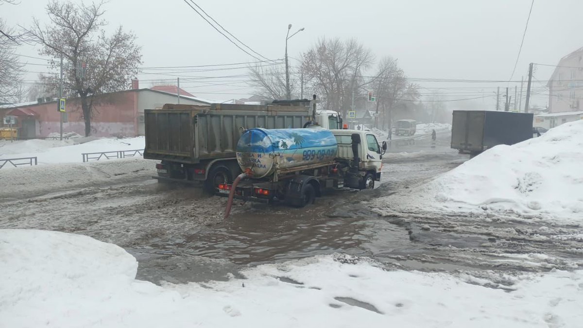 OOO_Kedr_1's tweet photo. Откачка воды с мест подтопления ул. Транзитная @adm_kir63 @DepGorHozSamara @Rudakov_i_a https://t.co/qEGCH4trKZ