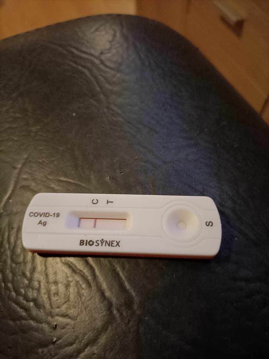 KaleLex's tweet photo. Sinds gisteren een loopneus, kramp in me buik/koud en knallende koppijn.
Gelijk maar even een test gedaan !
Je werkt immers toch met collega's
Vandaag maar even ziek gemeld,
Dagje uitzieken aka dagje #Destiny2WitchQueen ✌️
#loopneus #kramp #koud #koppijn https://t.co/pTm4nhdSAz