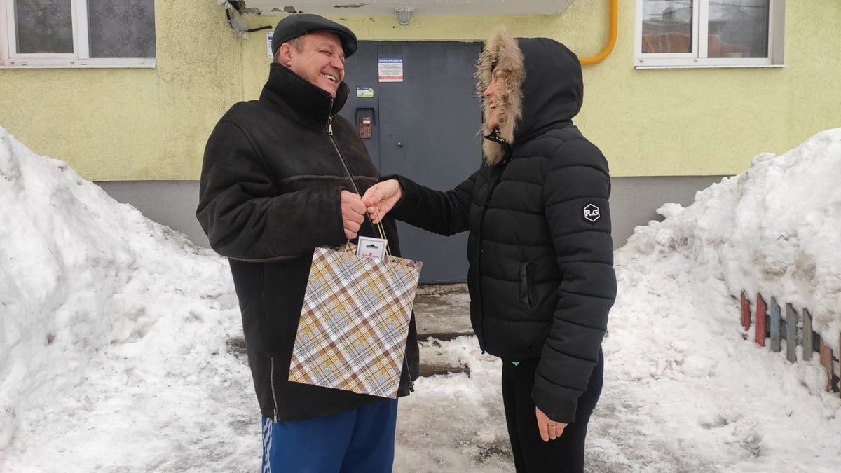 22 февраля, накануне Дня защитника Отечества, представители депутата Совета депутатов Красноглинского внутригородского района г.о. Самары, члена Партии «ЕДИНАЯ РОССИЯ» Ивана Мотынги поздравили ветеранов, живущих в округе народного избранника, и вручили памятные подарки.
#ЕР63