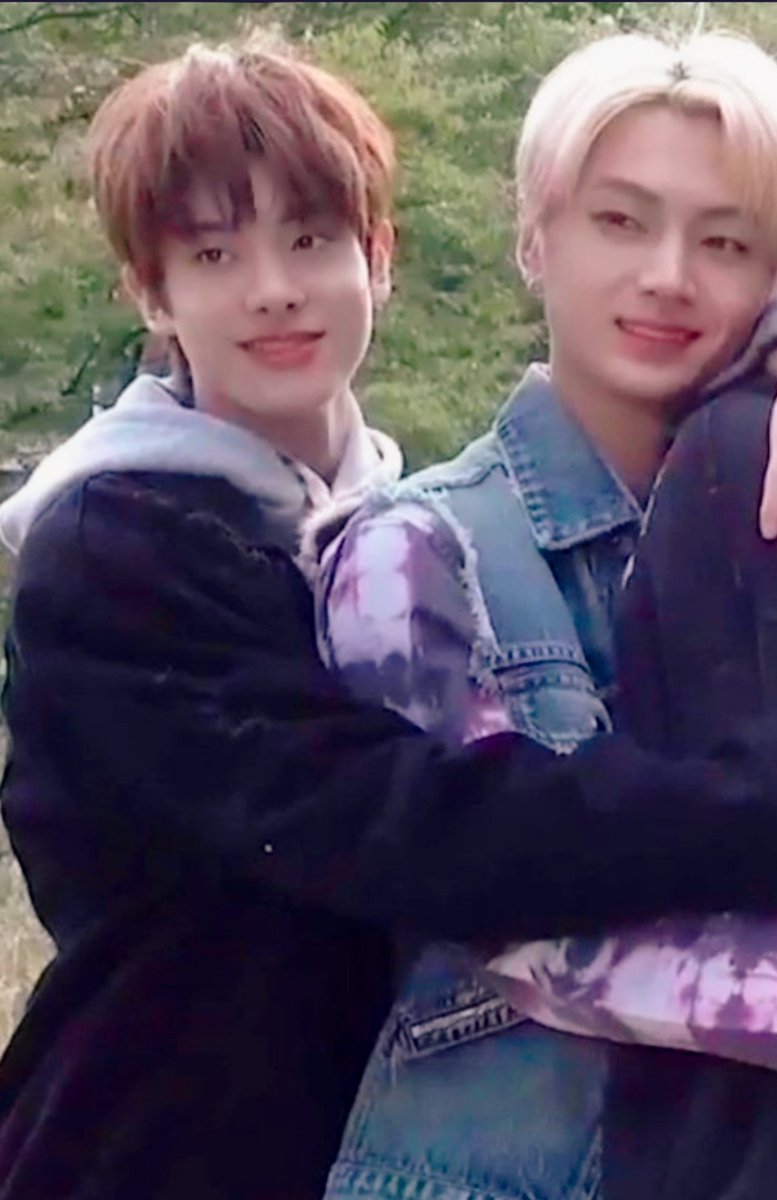 02jkflims's tweet photo. jake back hugging jay in tiny 🥺 https://t.co/oBePH2vxCx
