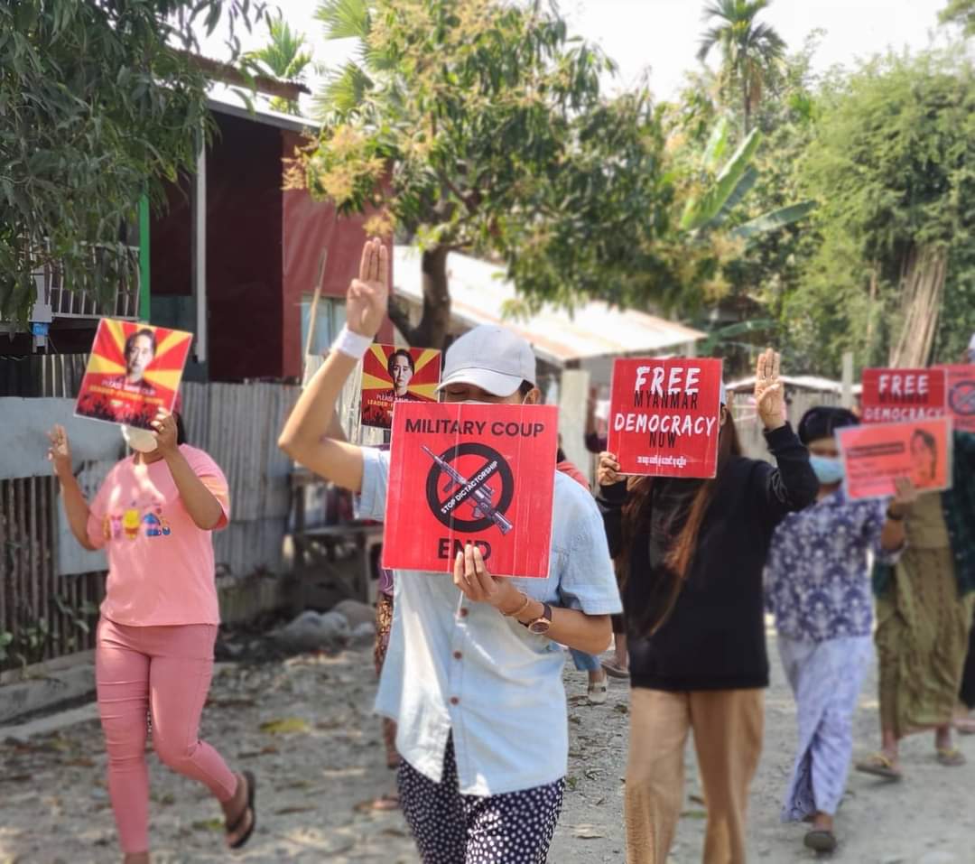 pinkythwe's tweet photo. Anti-coup revolutionary strike in Sagaing's Kale Twp as 382nd day without a day off. This is the longest protest in Myanmar. 🪧  #2022Feb24Coup #NoFlyZoneInMyanmar #WhatsHappeningInMyanmar https://t.co/XmLMcwHG1s