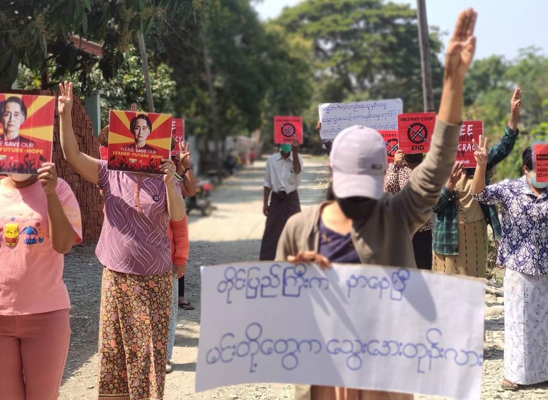 pinkythwe's tweet photo. Anti-coup revolutionary strike in Sagaing's Kale Twp as 382nd day without a day off. This is the longest protest in Myanmar. 🪧  #2022Feb24Coup #NoFlyZoneInMyanmar #WhatsHappeningInMyanmar https://t.co/XmLMcwHG1s