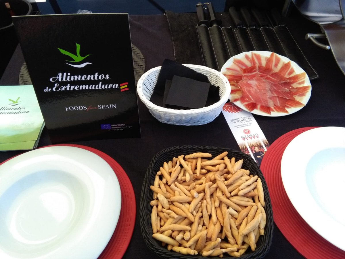 AlimentosdeExtr's tweet photo. .@AlimentosdeExtr te ofrece:
 ✅Oportunidad de #promocionarte en puntos de venta nacional e internacional, de manera conjunta, coordinada y concentrando esfuerzos, para abordar horizontes más amplios a nivel publicitario y promocional.
¡Adelante! https://t.co/HjNq5RWBXO @e_avante https://t.co/AIXcq9iTA3