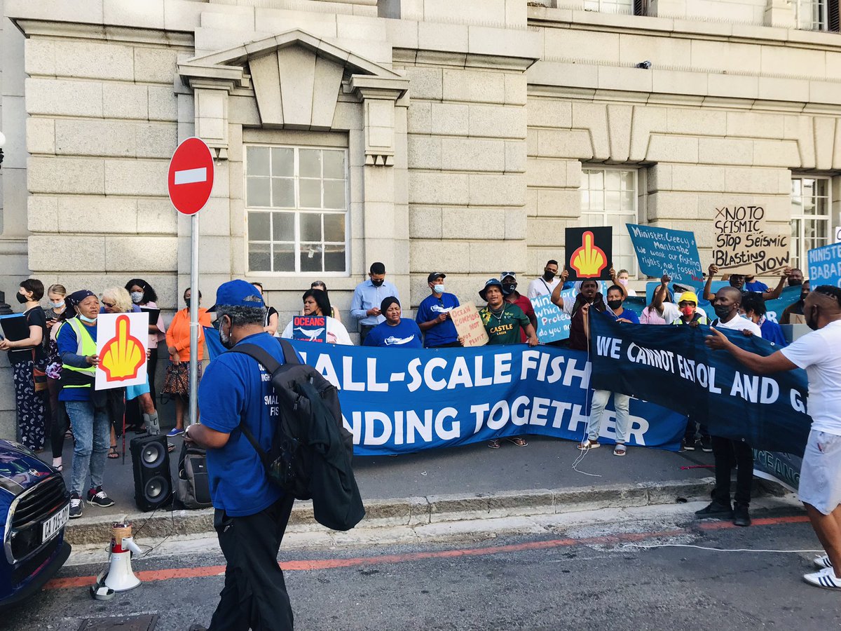TheGreenConnect's tweet photo. We oppose Searcher seismic surveys off the West Coast! Join us today as we support small-scale fishers outside Cape Town High court.ββ
#WhoStoleOurOceans #notooilandgas #ClimateAction #SmallScaleFishersMatter https://t.co/lbb8WH3Nq2
