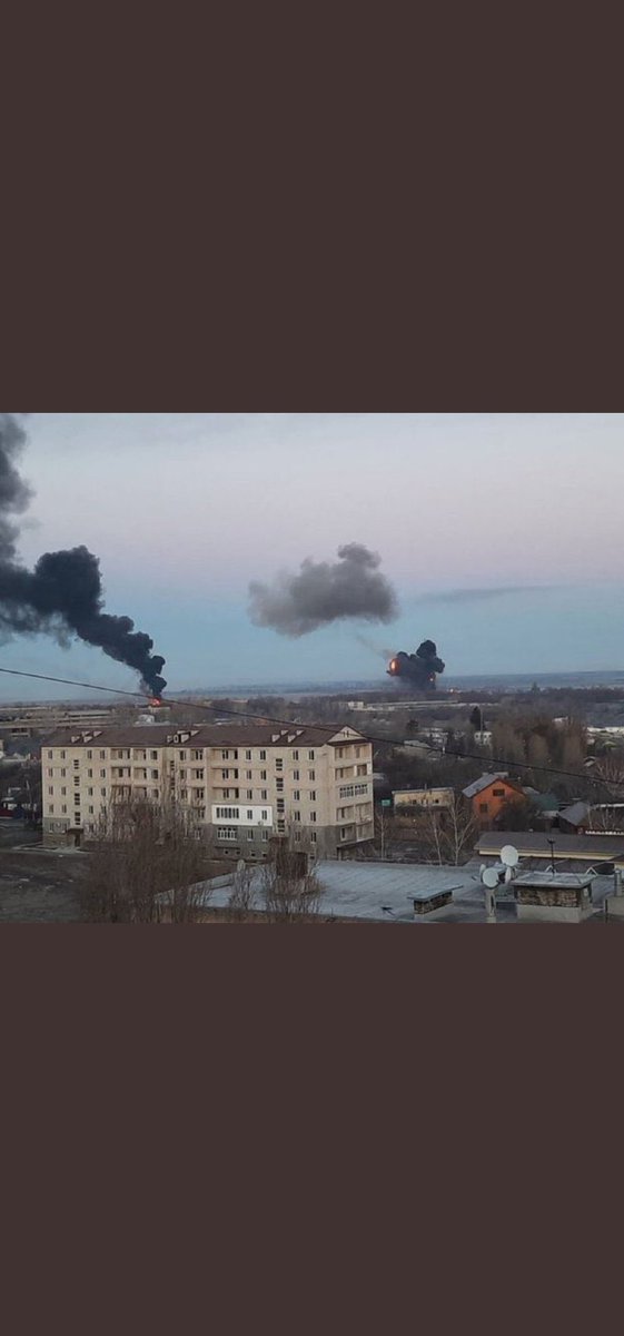 Bu görüntü düşürülen Rus uçağı görüntüsü. Ukrayna vuruluyor algısı yapmayın adamlar gayet kendisini savunuyor. Suriyeliler gibi plajlarda nargile içmiyorlar. #Ukraina #Rusya