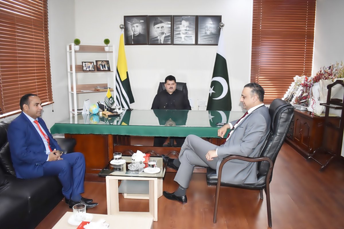 𝐅𝐞𝐛 21st, 𝟐𝟎𝟐𝟐;
AJK-BOI, Isb.
Mr. Faisal Manzoor, President (MCC&amp;I), Mr. Sagheer Ahmad Awan, Chairman, Inter. Edu (JCC&amp;I) called on Chairman Mr. Amjad Jalil and Presented bouquet of flowers.
<a href="/AqayyumniaziPTI/">Sardar Abdul Qayyum Niazi</a> <a href="/Jsardaramjad/">sardaramjad jalil</a> @SardarTanveerIK <a href="/ImranKhanPTI/">Imran Khan</a> <a href="/danishdawood365/">DanishDawood</a>